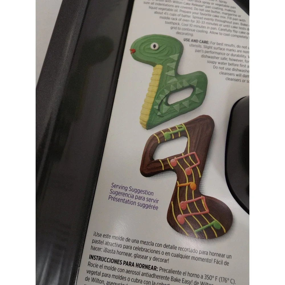 Wilton - Music Note Cake Pan - 13